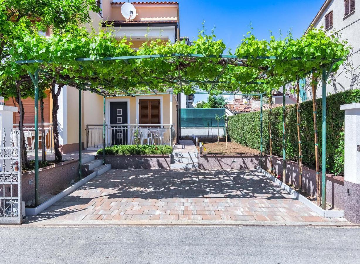 Rino Apartment Porec Exterior photo