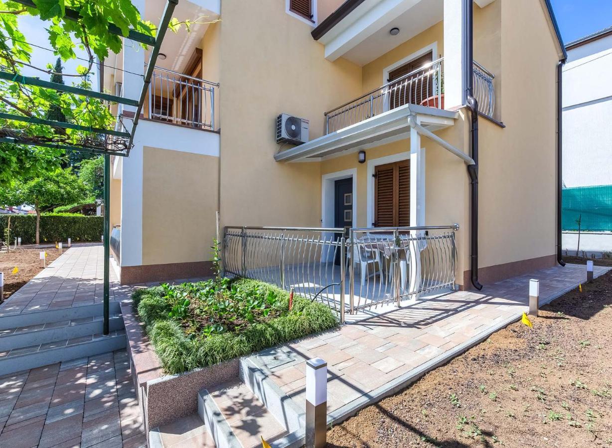 Rino Apartment Porec Exterior photo
