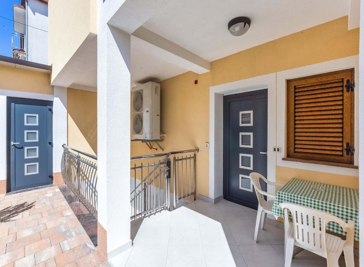 Rino Apartment Porec Exterior photo