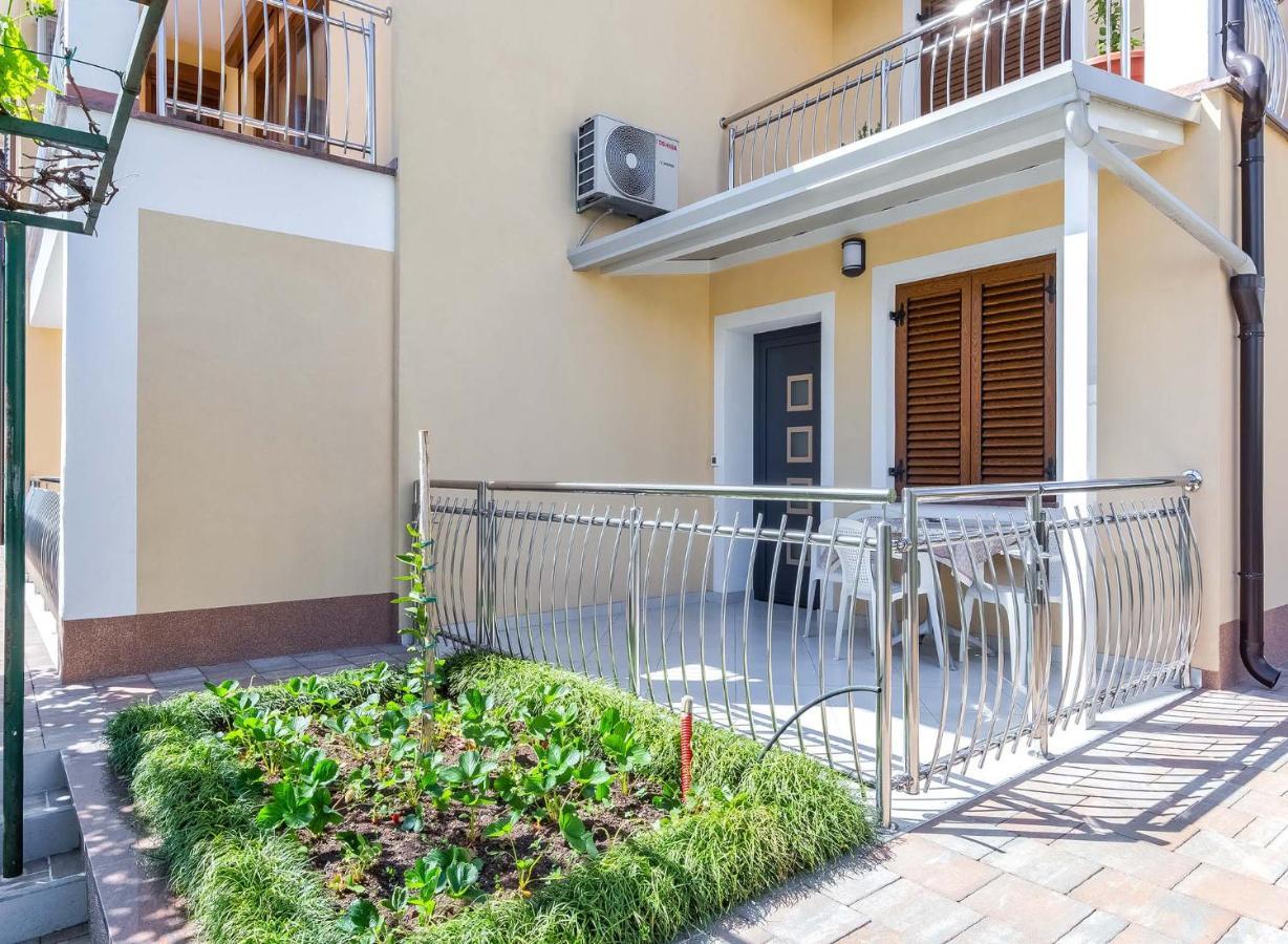 Rino Apartment Porec Exterior photo