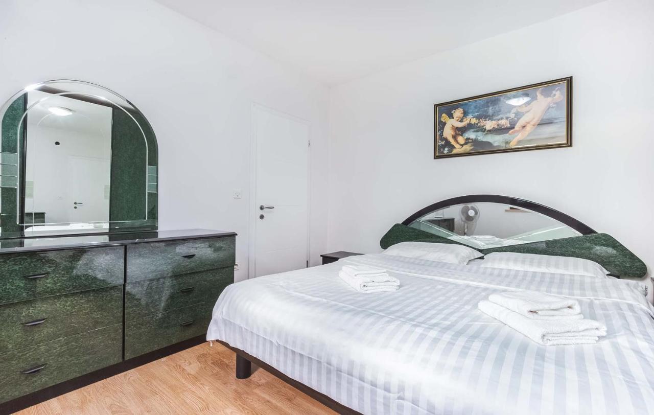 Rino Apartment Porec Exterior photo