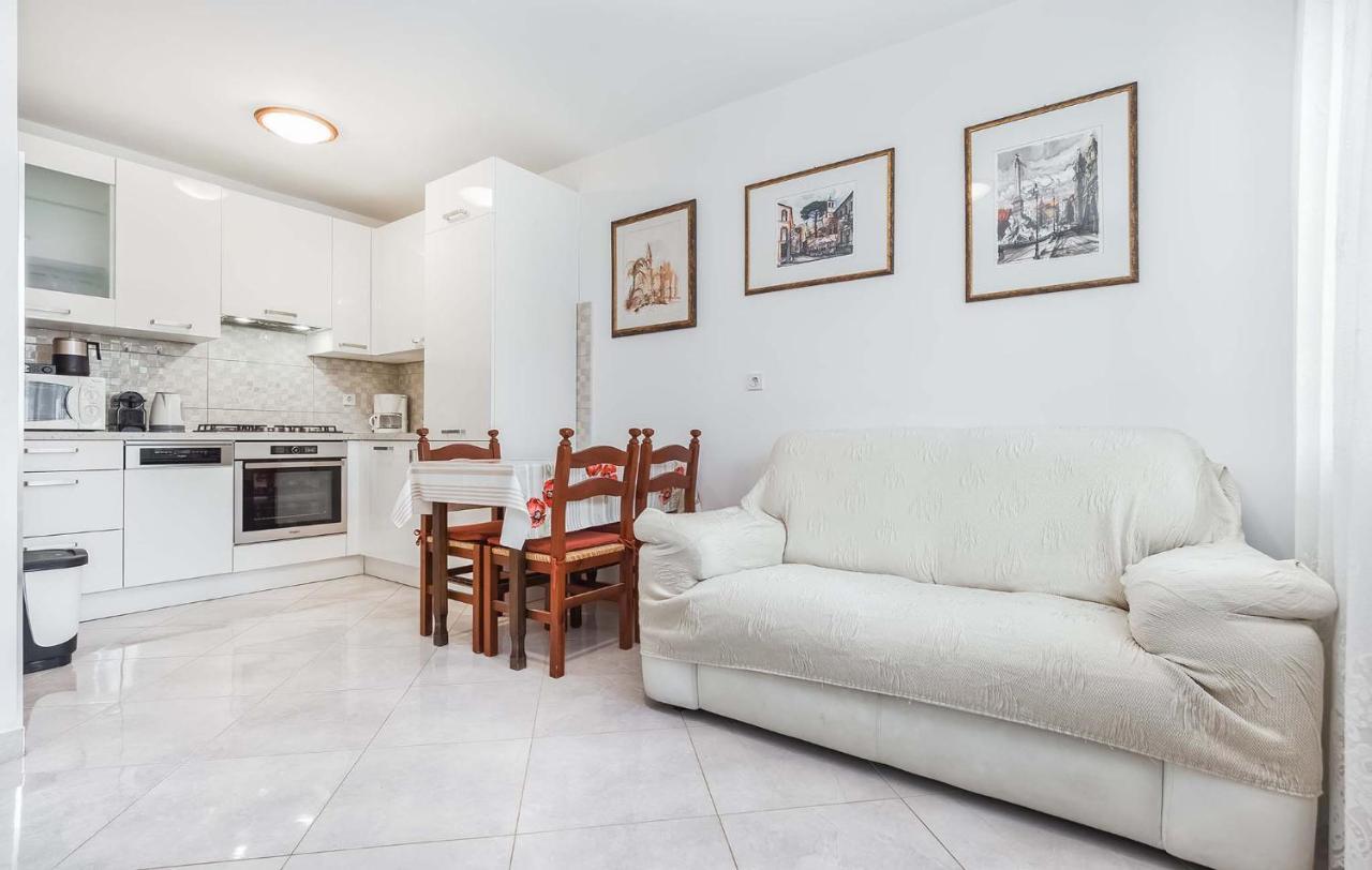 Rino Apartment Porec Exterior photo